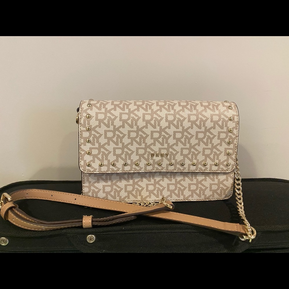 DKNY Crossbody wallet-on-chain bag NWOT